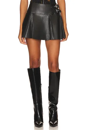 WeWoreWhat JUPE-SHORT IMITATION CUIR AVEC BOUCLE in .