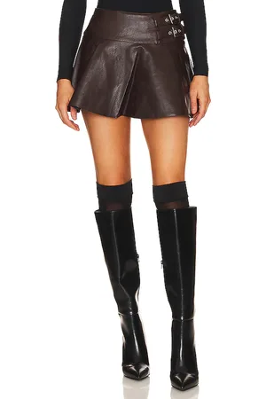 WeWoreWhat JUPE-SHORT IMITATION CUIR AVEC BOUCLE in .