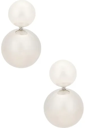 petit moments Pearl Sphere Earrings in .
