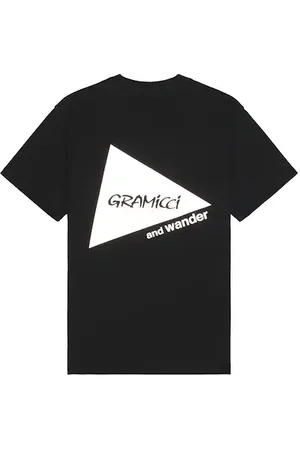Gramicci T-SHIRT BACKPRINT in .