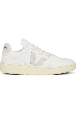Veja V-90 Sneakers in .