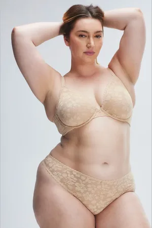 Savage X Fenty Lavish Lace Unlined Plunge Bra