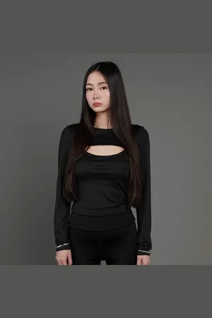 SNIPES S Cube Cut Out Longsleeve Femme T-shirts à manches longues Taille XS Vêtements