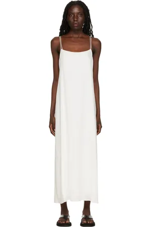 The Row Robe longue Kula blanche exclusive à SSENSE