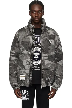 A Bathing Ape Blouson noir rembourré en duvet à motif graphique