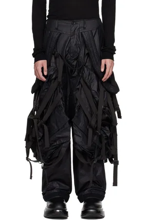 JULIUS Pantalon cargo noir à empiècements superposés de style sac à dos