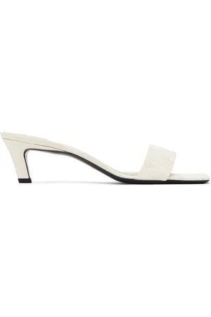 Totême Sandales à petit talon de style mule blanc cassé