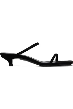 Totême Sandales à petit talon noires à brides roulées