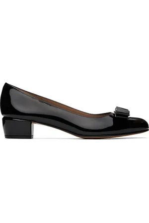 Salvatore Ferragamo Chaussures à talon bottier noires à boucle Vara