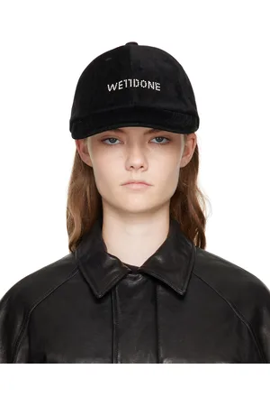 We11 Done Casquette noire en denim floqué