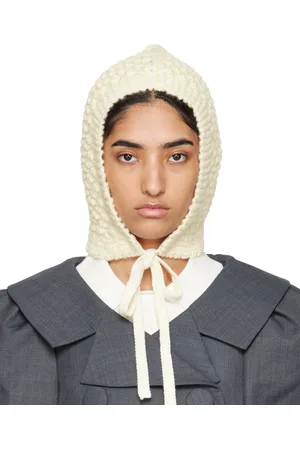 Shushu/Tong Bonnet blanc cassé en tricot à jugulaire à nouer