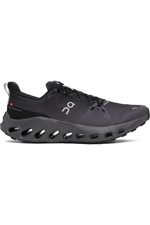 On Running Baskets de randnée imperméables Cloudsurfer noir et gris