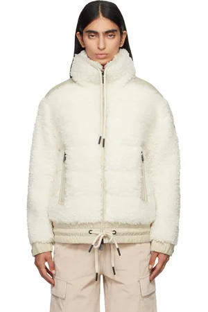 Moncler Blouson blanc cassé en peau retournée synthétique rembourré en duvet