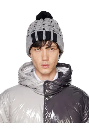 Thom Browne Bonnet gris et noir en tricot câblé à rayures