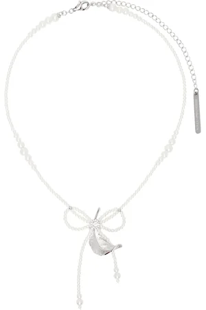 Shushu/Tong Collier blanc et argenté à boucle et à breloque de plume édition YVMIN