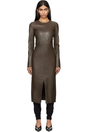 Totême Robe midi brune en cuir à panneaux