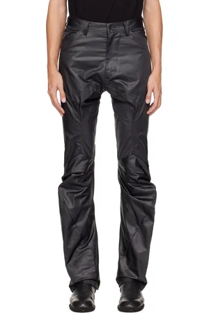 JULIUS Pantalon étroit noir en satin enduit