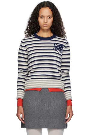 Maison Kitsuné Pull bleu et blanc cassé à rayures et à logo de renard en intarsia