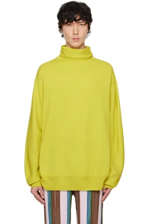 Issey Miyake Col roulé jaune en tricot léger de laine