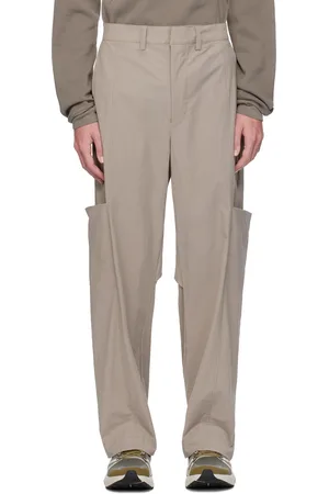 J EONGL I Pantalon cargo taupe à panneaux exclusif à SSENSE
