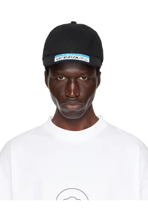 Vetements Casquette noire à écusson 
