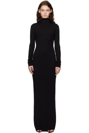 ÉTERNE Robe longue noires à col roulé et à manches longues