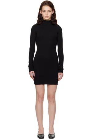 ÉTERNE Robe courte à manches longues noire à col roulé
