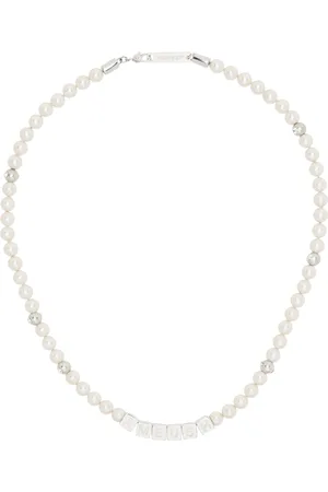 AMBUSH Collier blanc et argenté à perles artificielles et à breloques à logo