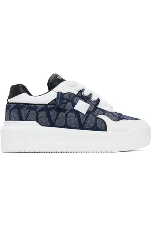 VALENTINO GARAVANI Baskets basses blanc et bleu marine à clou One Stud et à plateforme