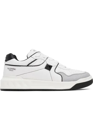 VALENTINO GARAVANI Baskets basses blanc et noir en cuir nappa à clou One Stud