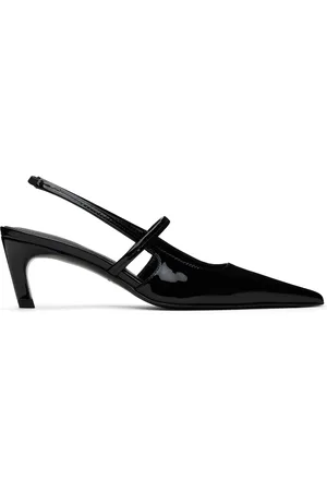 Totême Chaussures à petit talon noires en cuir verni à bride arrière et à bout pointu