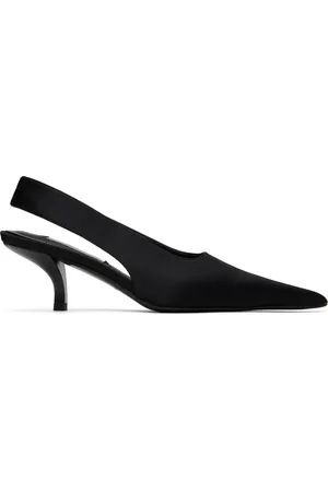 Totême Chaussures à petit talon noires en satin à bride arrière