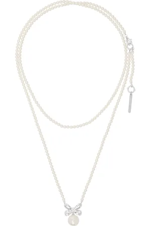 Shushu/Tong Collier long blanc et argenté à perles et à pendentif graphique à zircones