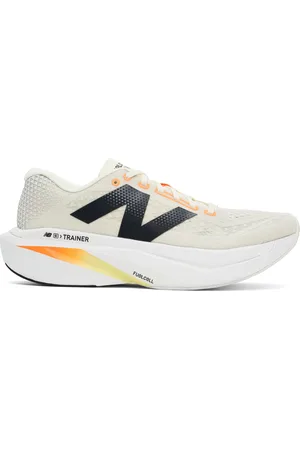 New Balance Baskets SuperComp Trainer v3 blanc cassé à semelle en FuelCell