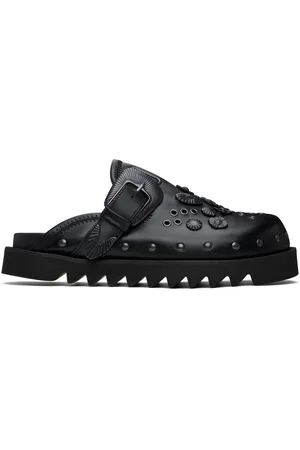 TOGA VIRILIS Flâneurs de style sabot à enfiler noirs à ornements en métal exclusifs à SSENSE