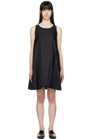 AMOMENTO Robe courte noire en nylon à ourlet bouffant