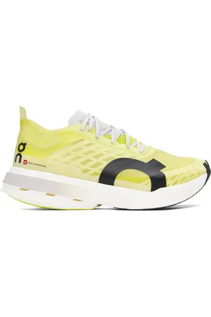 On Running Baskets Cloudboom Strike jaunes