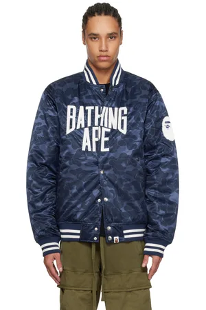 BAPE Blouson aviateur de style teddy bleu marine à motif camouflage et à logo NYC