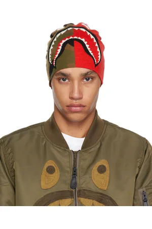 BAPE Bonnet rouge et vert en tricot à requin emblématique et à motif 1st Camo
