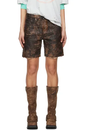 Acne Studios Short décontracté brun en denim à motif graphique