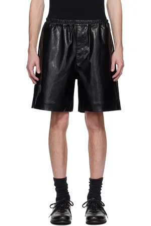 KARMUEL YOUNG Short droit noir en cuir synthétique