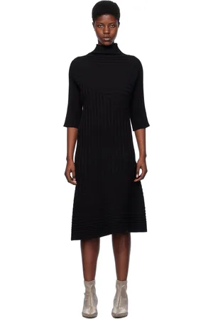 Issey Miyake Robe midi texturée noire