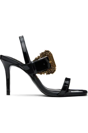 VERSACE Sandales à talon Emily noires en cuir verni à boucle Baroque