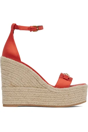 VERSACE Sandales à talon compensé orange en satin à logo Medusa 