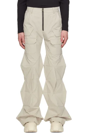 Uncertain Factor Pantalon cargo blanc cassé à panneaux sculpturaux