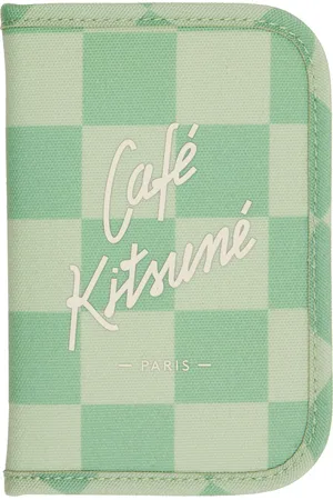 Maison Kitsuné Étui pour passeport vert à motif de damier - Café Kitsuné