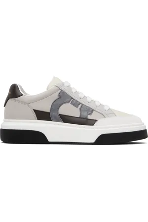 Salvatore Ferragamo Baskets basses gris et blanc cassé à appliqué Gancini