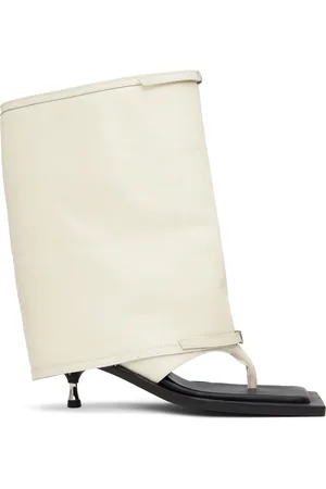 FIDAN NOVRUZOVA Sandales à talon aiguille Kaia blanc cassé à col de style pantalon écourté