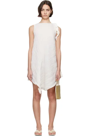 Issey Miyake Robe courte torsadée et froissée blanche