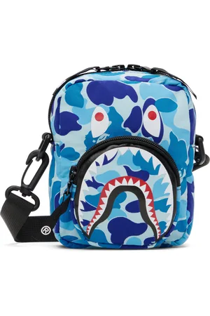 BAPE Mini sac bleu à motif camouflage ABC et à requin emblématique